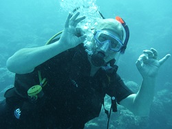 scuba diving with contact lenses