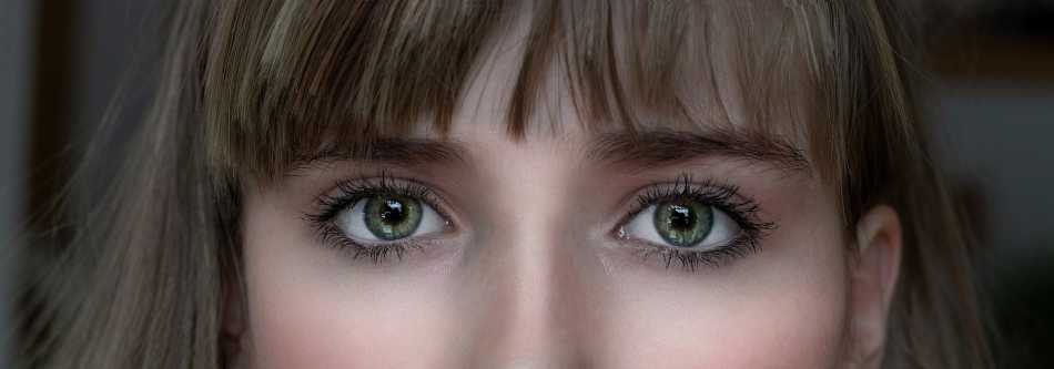 green eye colour attractive
